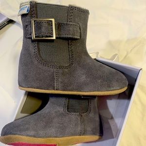 INFANT GIRL’S ROBEEZ BOOTIES - SIZE 12 to 18 months